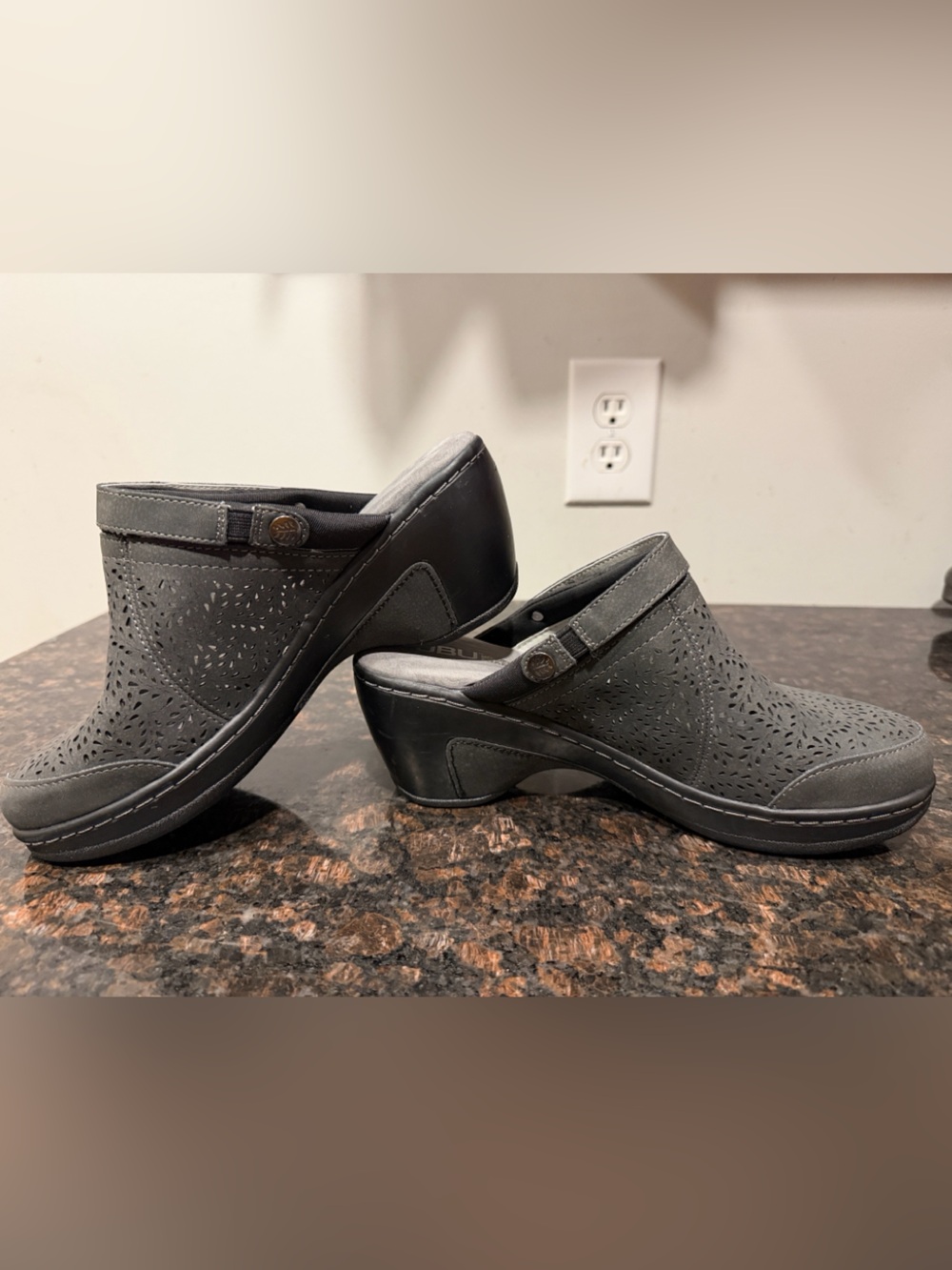 JBU Women’s Gray Perforated Clog Mules SIZE 9w